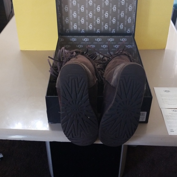 UGG - Picture 4 of 8